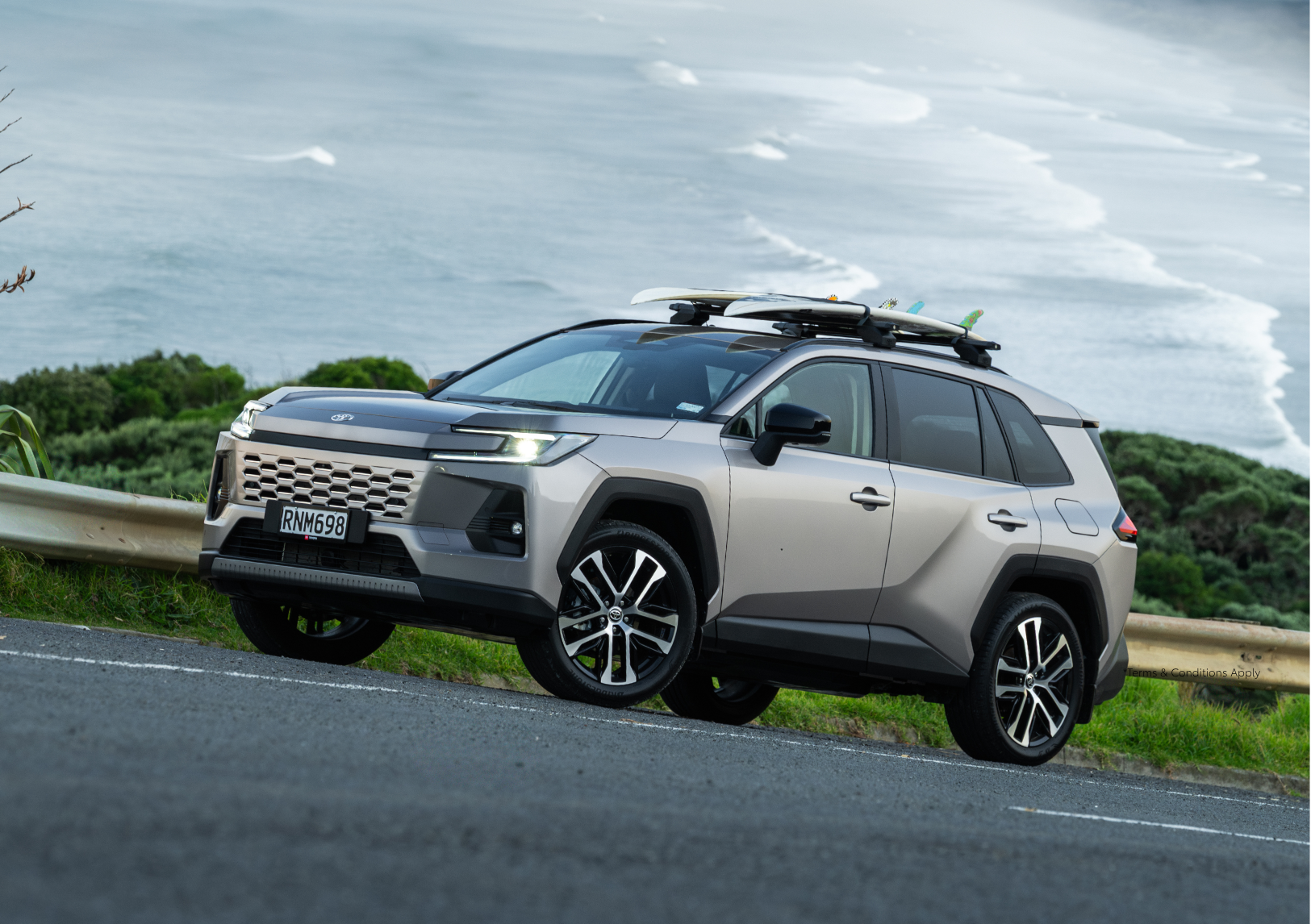 /i/NewFolder/DeskPoster_RAV4PHEVPromo4.png
